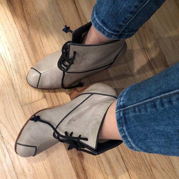 Size 6 beige with lace ankle booties - Picture 5 of 6